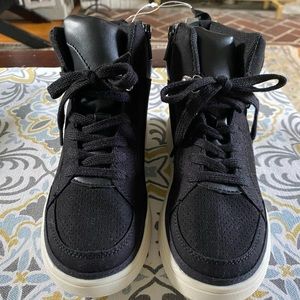 Gap Canvas Hightops with inside zipper